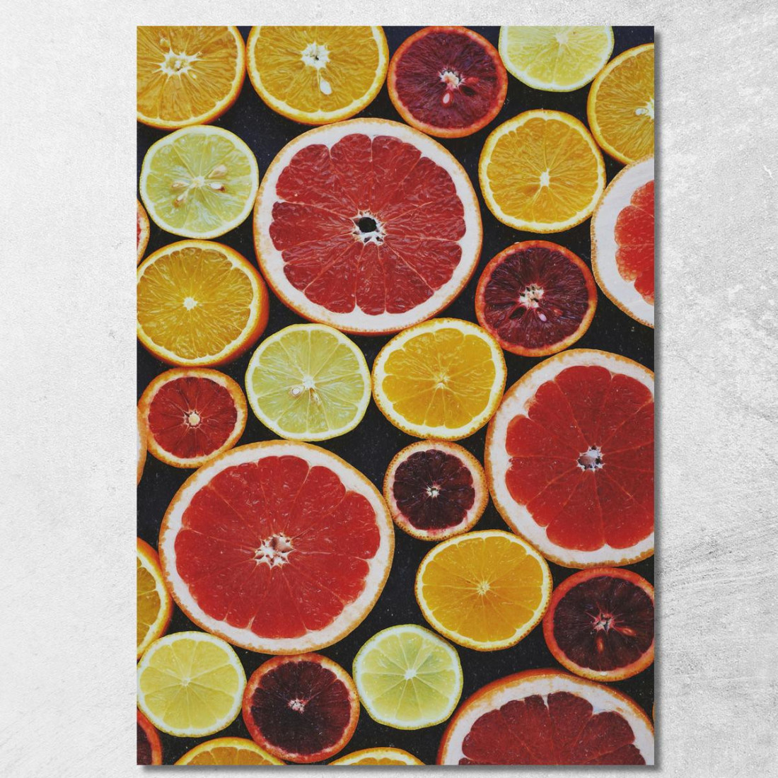 Quadro Moderno Agrumi A Fette Con Arance Limoni E Pompelmi Su Sfondo Nero foo1 quadro stampato su tela Quadro Moderno Agrumi A Fette Con Arance Limoni E Pompelmi Su Sfondo Nero foo1 quadro stampato su tela