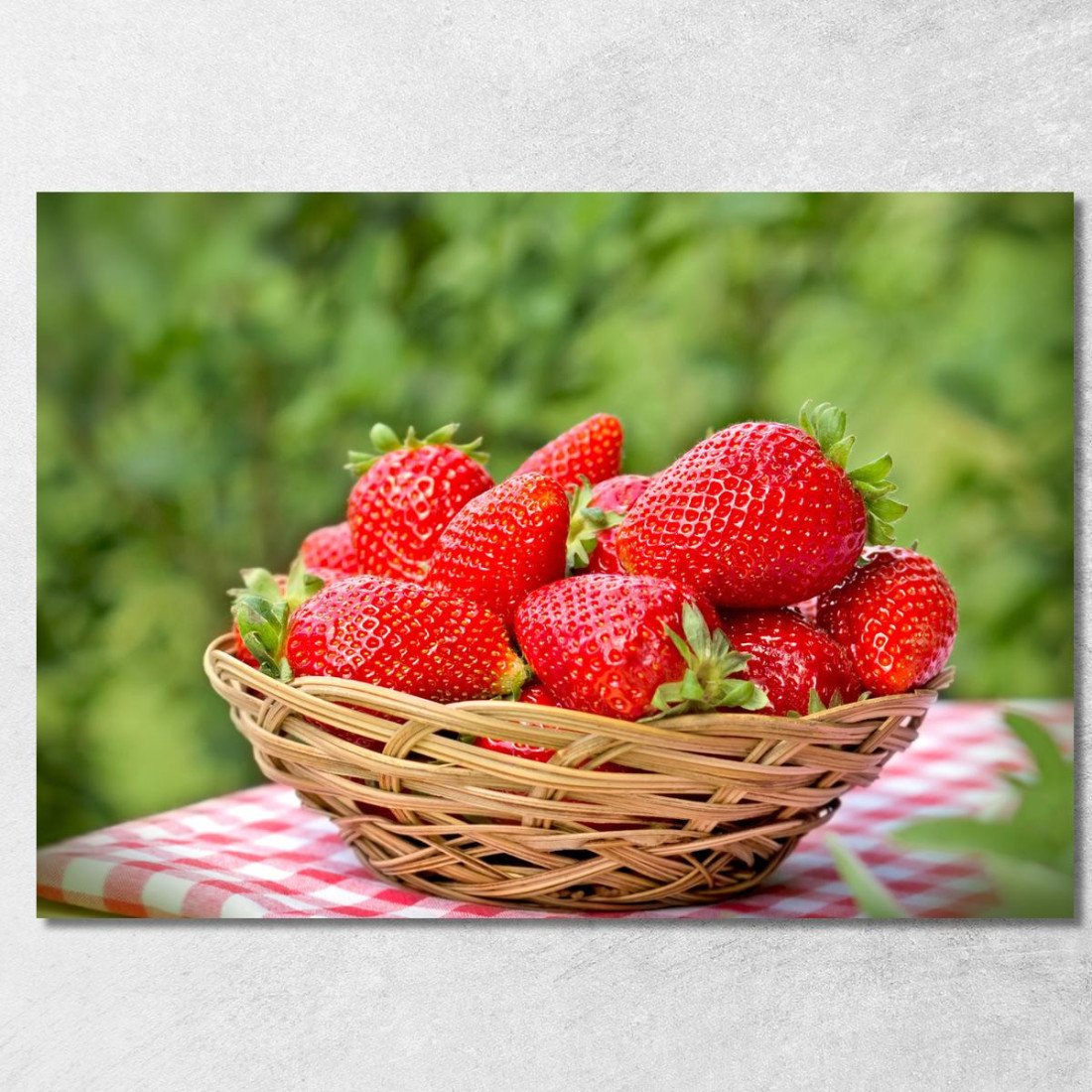 Quadro Moderno Cestino Di Fragole Fresche Su Sfondo Verde foo20 quadro stampato su tela Quadro Moderno Cestino Di Fragole Fresche Su Sfondo Verde foo20 quadro stampato su tela