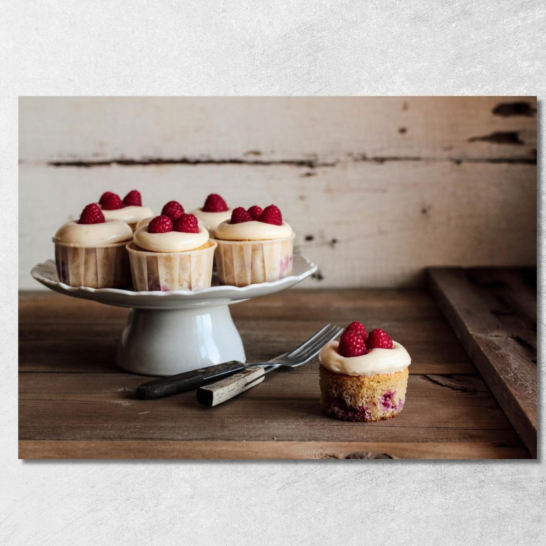 Quadro Moderno Cupcake Ai Lamponi Con Crema Alla Vaniglia foo48 quadro stampato su tela Quadro Moderno Cupcake Ai Lamponi Con Crema Alla Vaniglia foo48 quadro stampato su tela