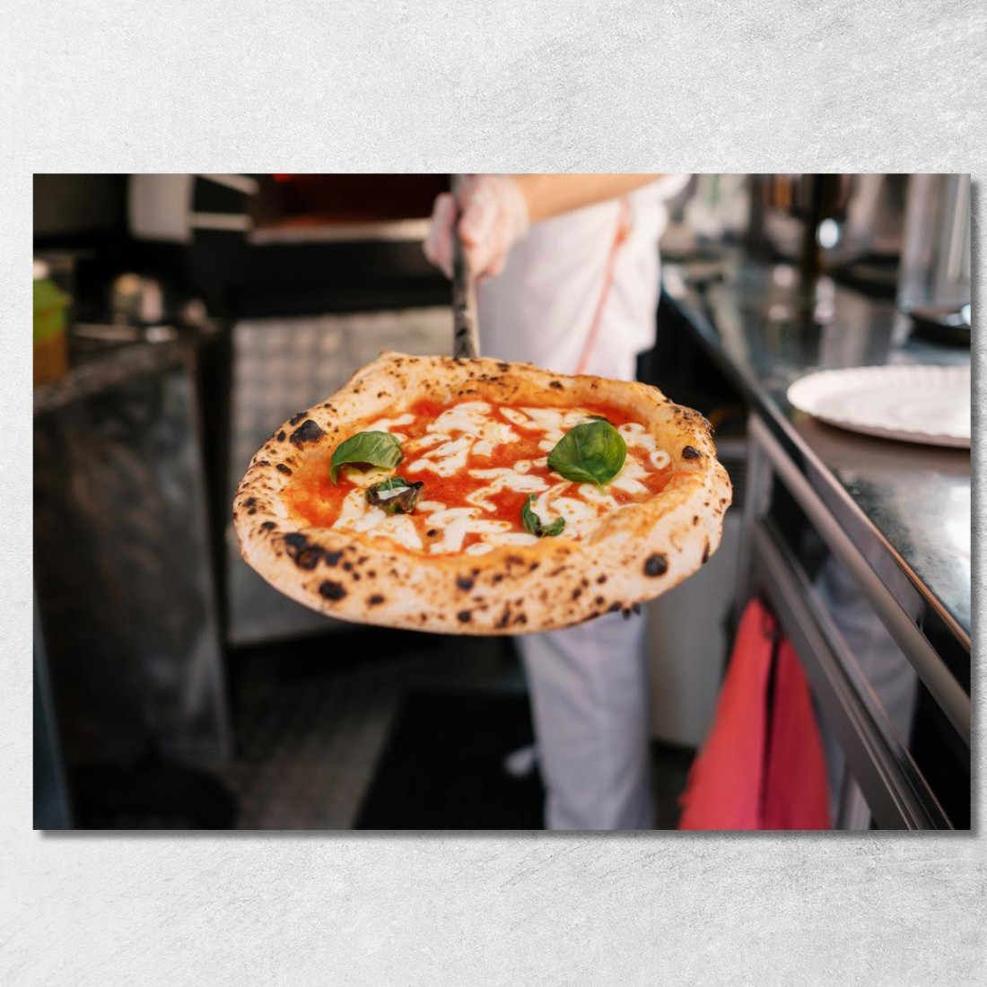Quadro Moderno Pizza Napoletana Appena Sfornata Con Basilico Fresco E Mozzarella Filante foo95 quadro stampato su tela Quadro Moderno Pizza Napoletana Appena Sfornata Con Basilico Fresco E Mozzarella Filante foo95 quadro stampato su tela